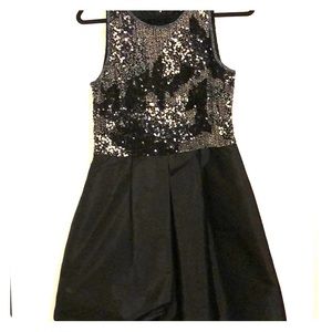 Sleeveless Gianni Bini semi formal dress